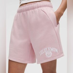 Lululemon Scuba Mid-Rise Oversized Short 7" *Graphic in Pink Haze Size Medium